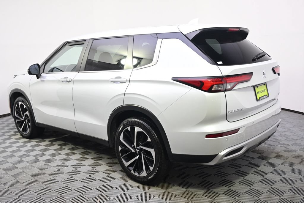 Used 2024 Mitsubishi Outlander SE AWD/4WD image 3
