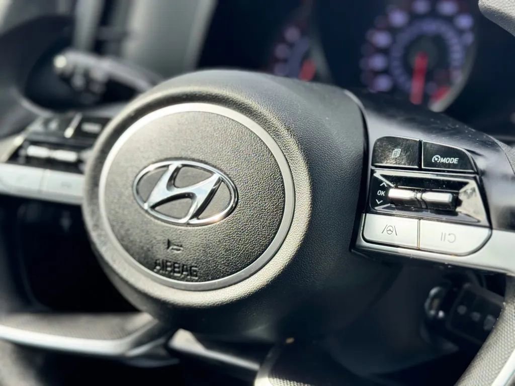 Used 2021 Hyundai Elantra SE image 19