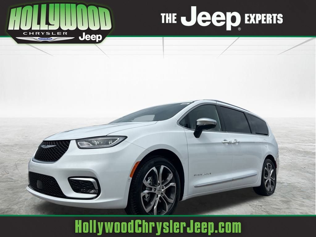 New 2025 Chrysler Pacifica Pinnacle w/ Trailer Tow Group