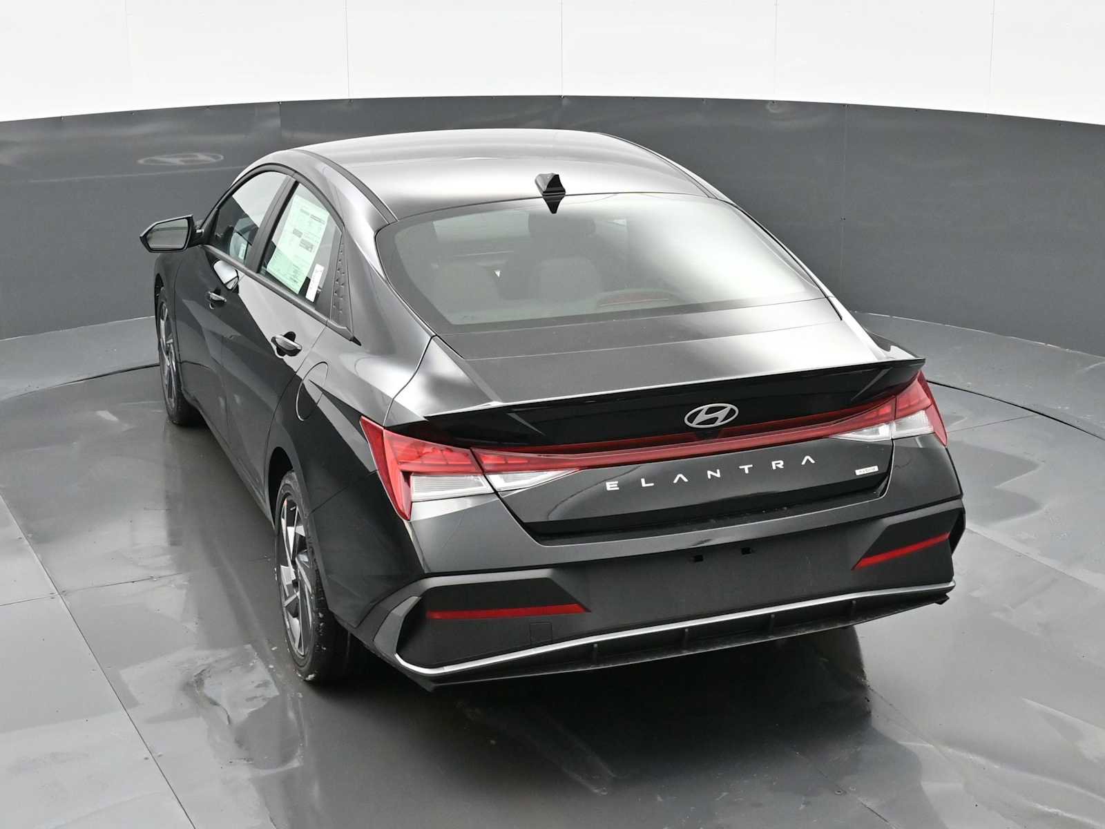 Certified 2025 Hyundai Elantra SEL FWD image 28