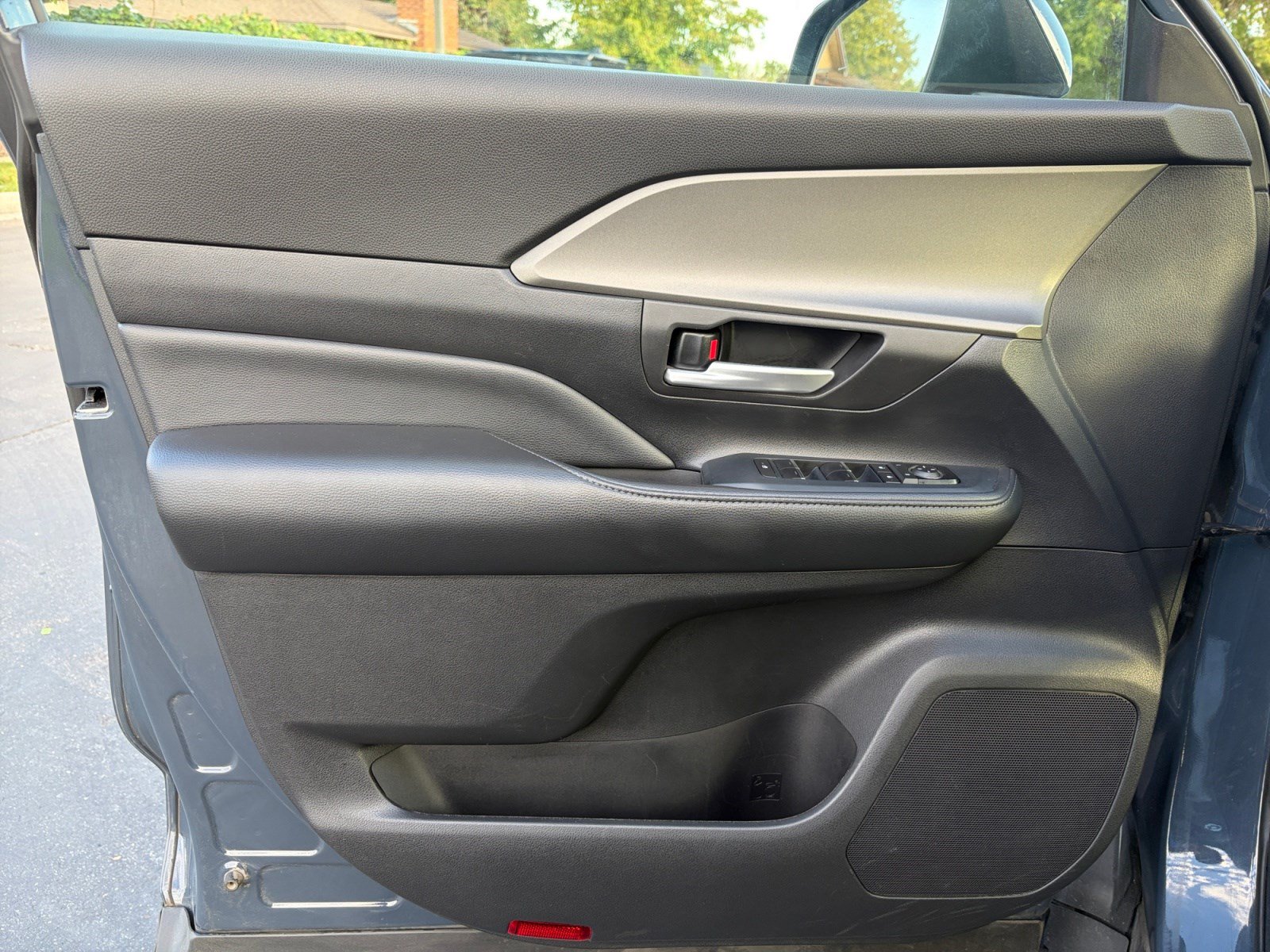 Used 2025 Toyota Grand Highlander AWD image 9