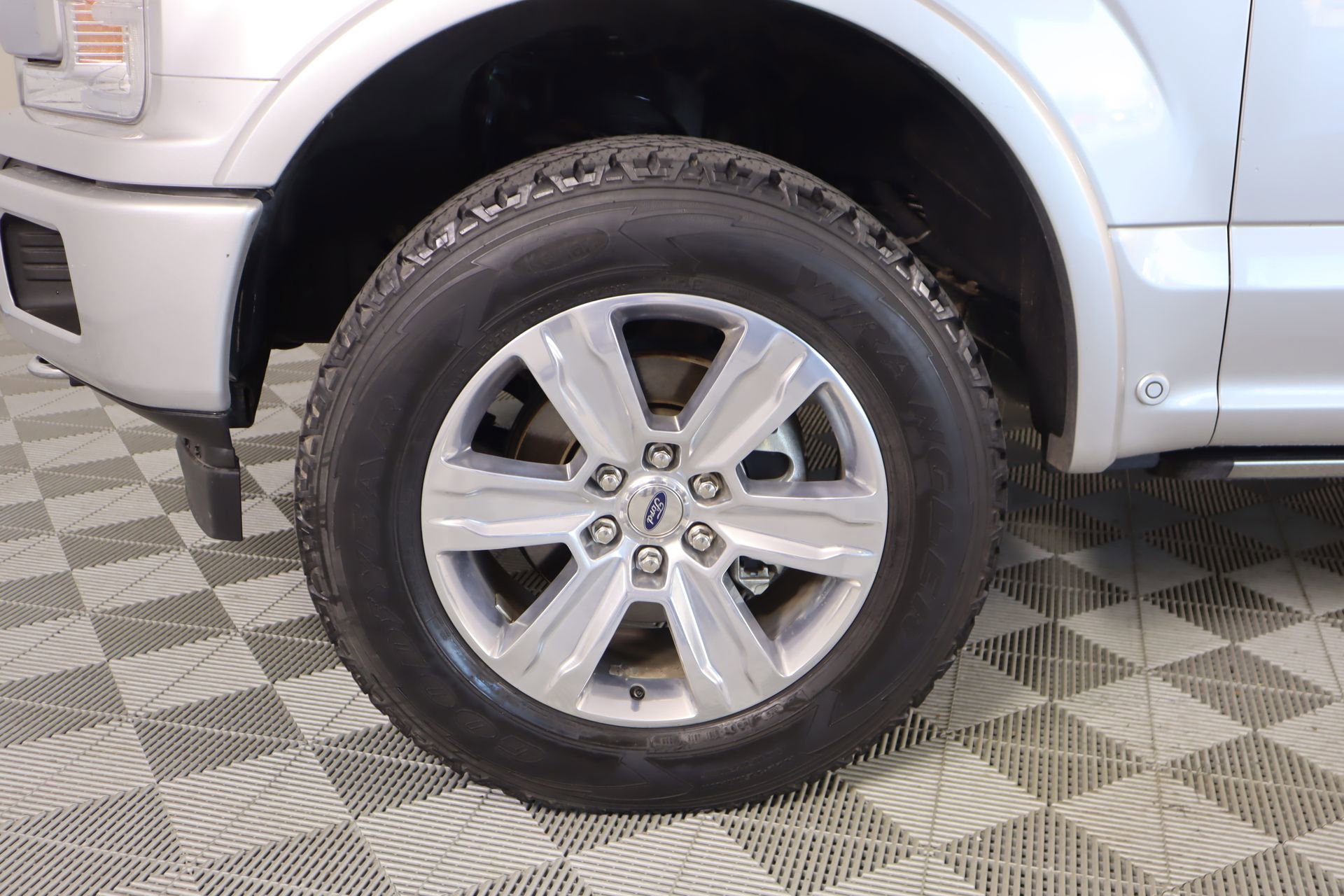 Used 2019 Ford F150 Platinum w/ Equipment Group 701A Luxury image 19