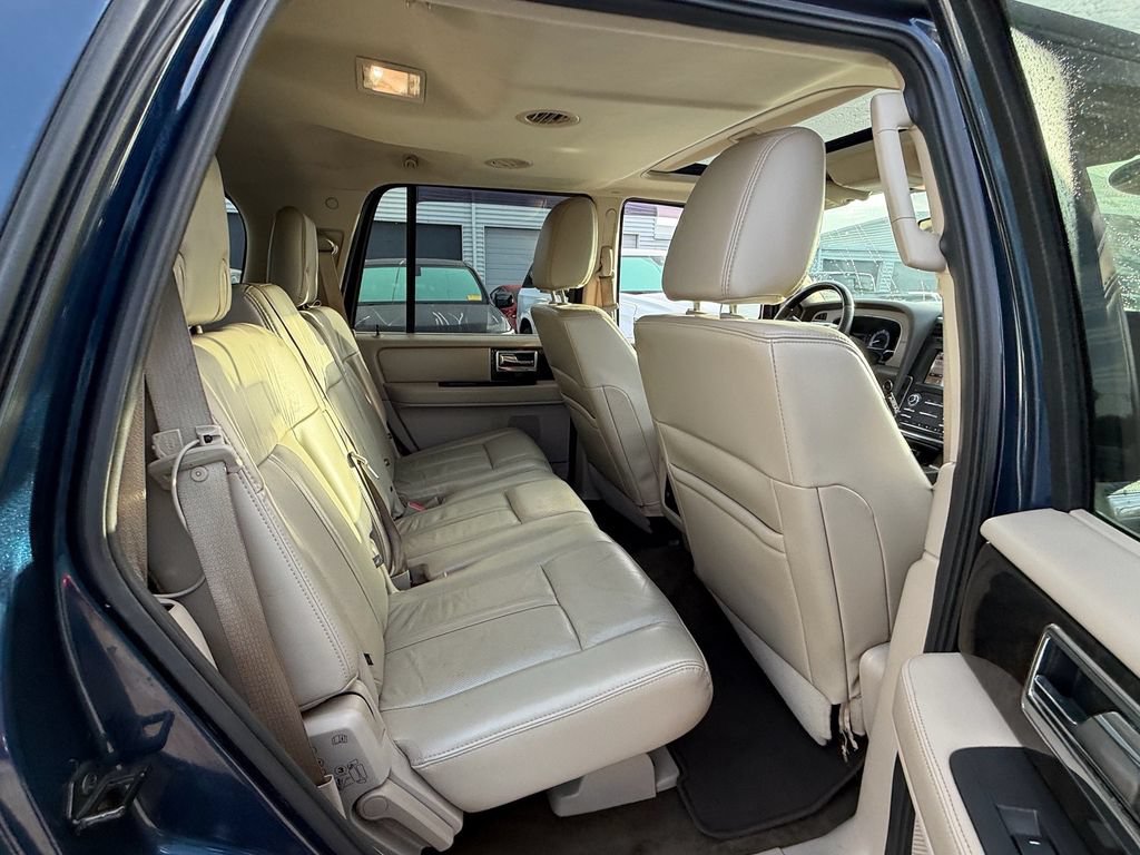Used 2017 Lincoln Navigator Select RWD image 16
