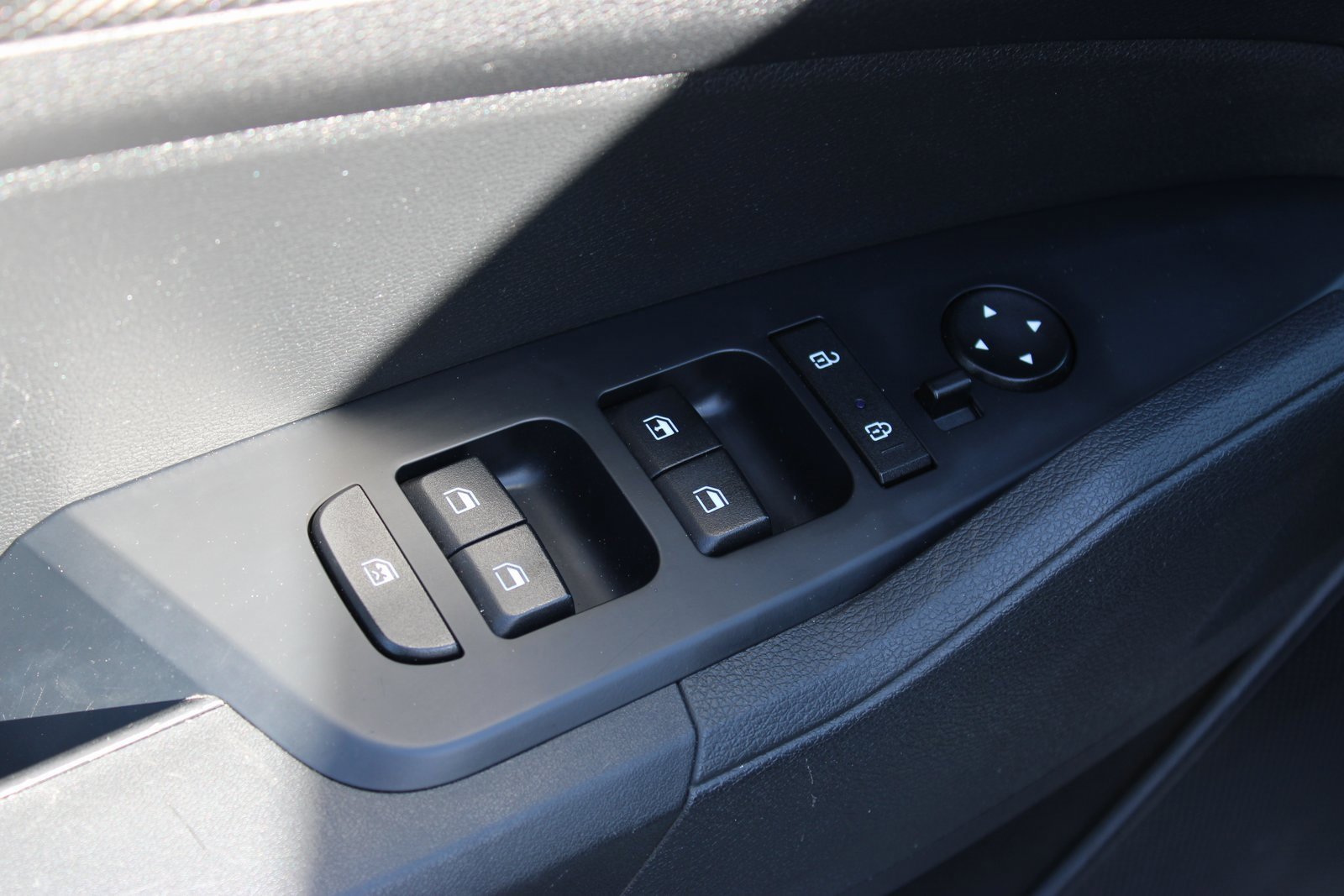 Used 2025 Kia Sportage LX image 18