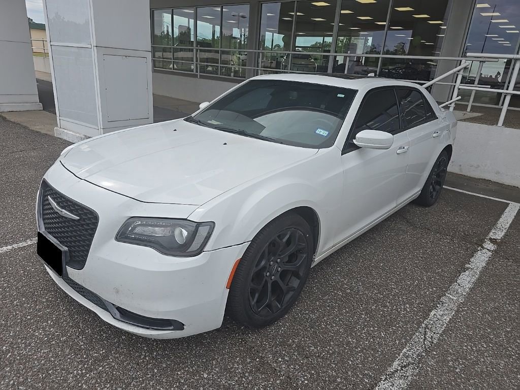 Used 2019 Chrysler 300 S RWD image 2