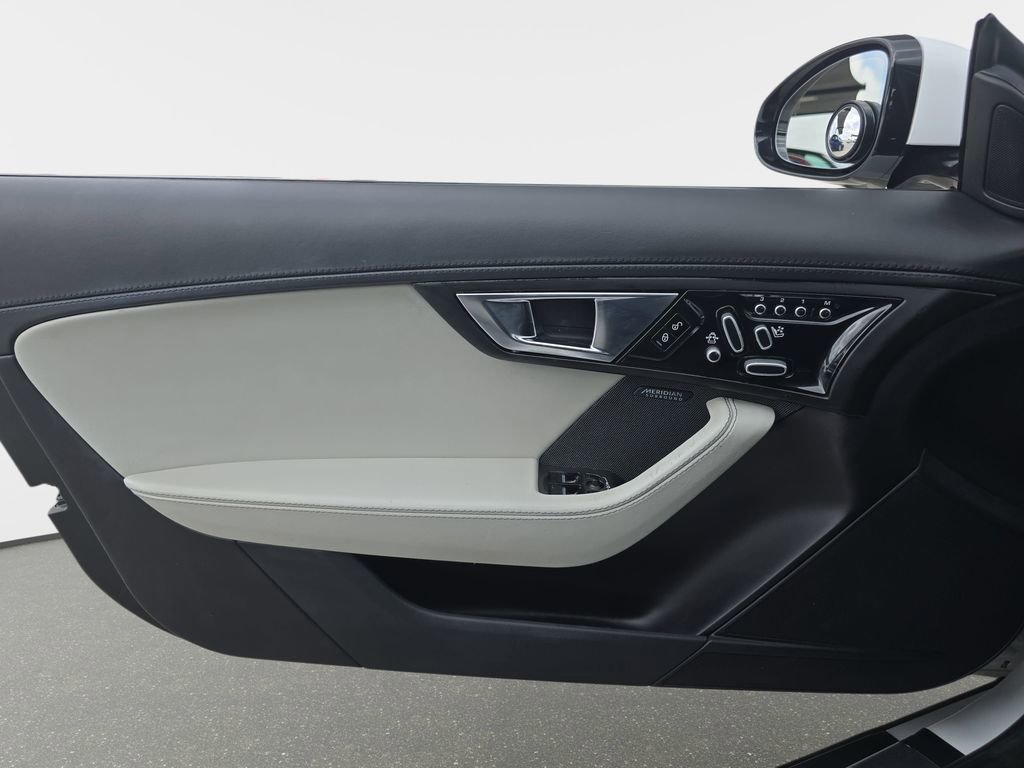 Used 2014 Jaguar F-TYPE S image 27
