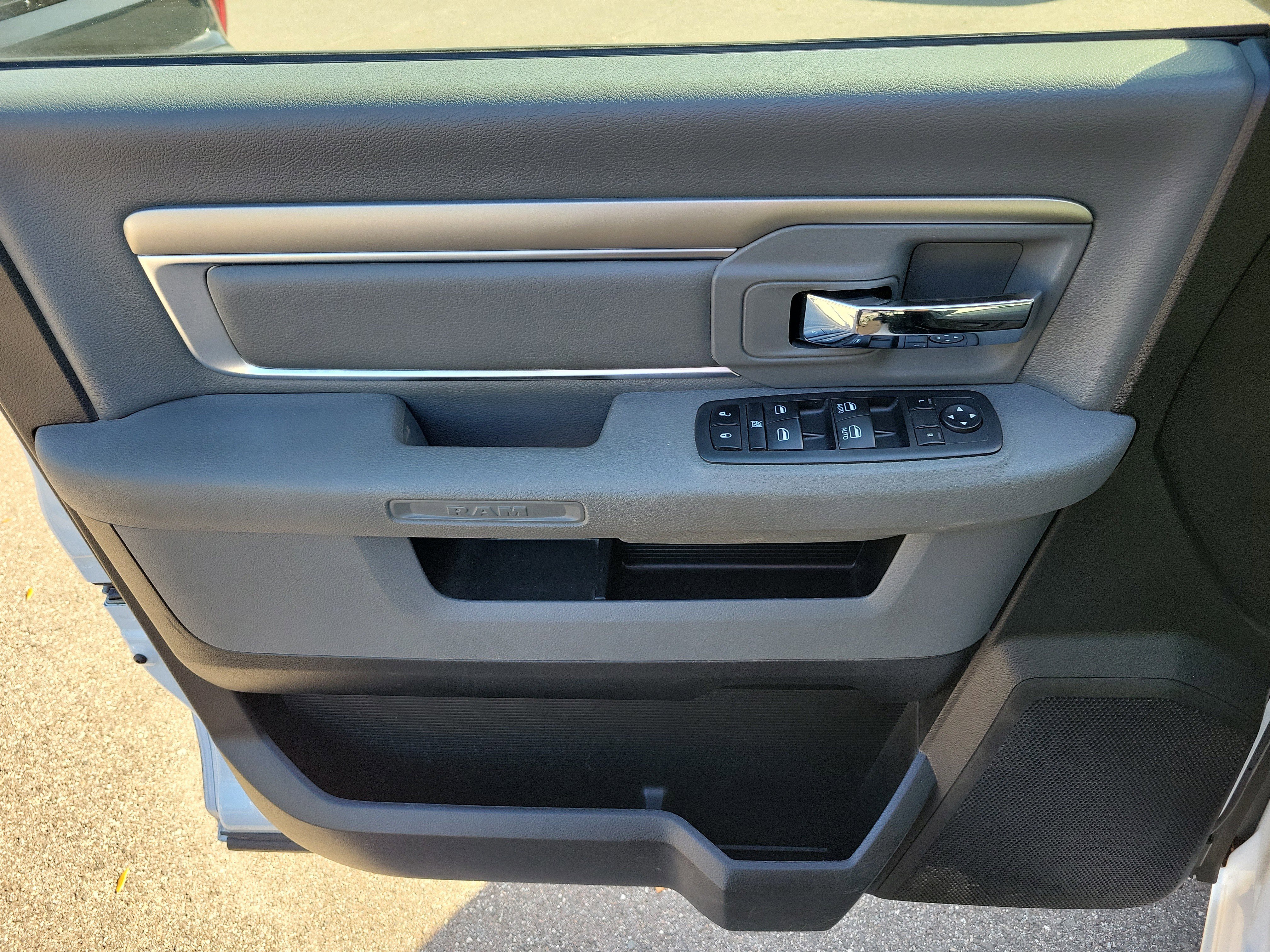 Used 2019 RAM 1500 Classic SLT image 18