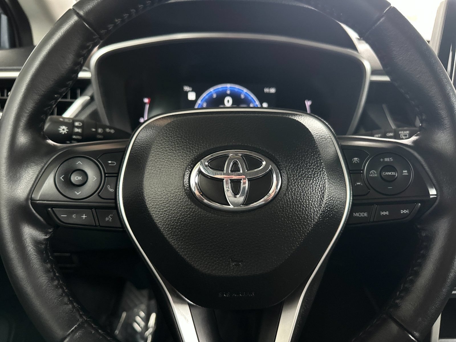 Used 2025 Toyota Corolla Cross XLE FWD image 21
