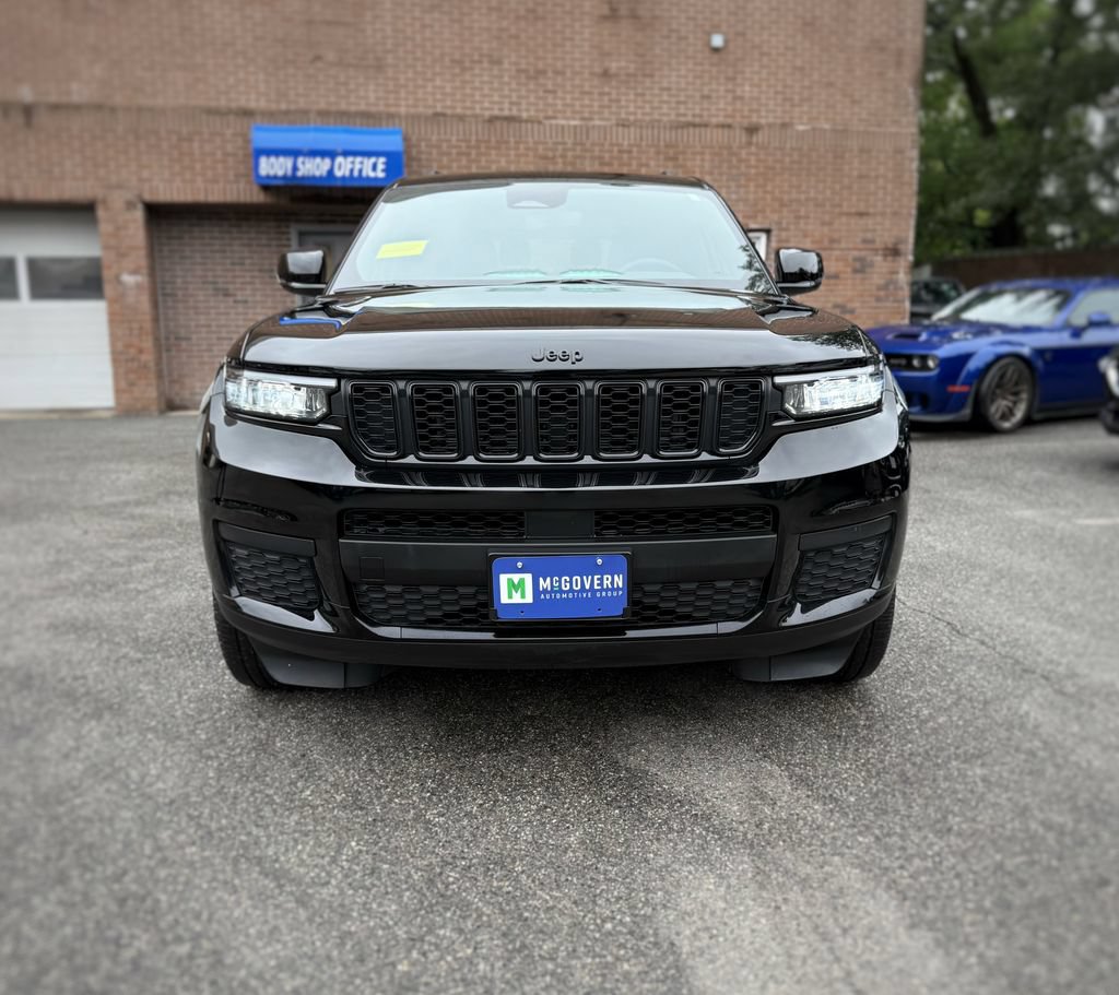 Used 2023 Jeep Grand Cherokee L Altitude AWD/4WD image 2