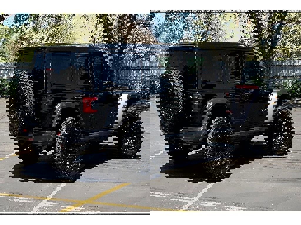 Used 2024 Jeep Wrangler Unlimited Rubicon w/ Technology Group image 14