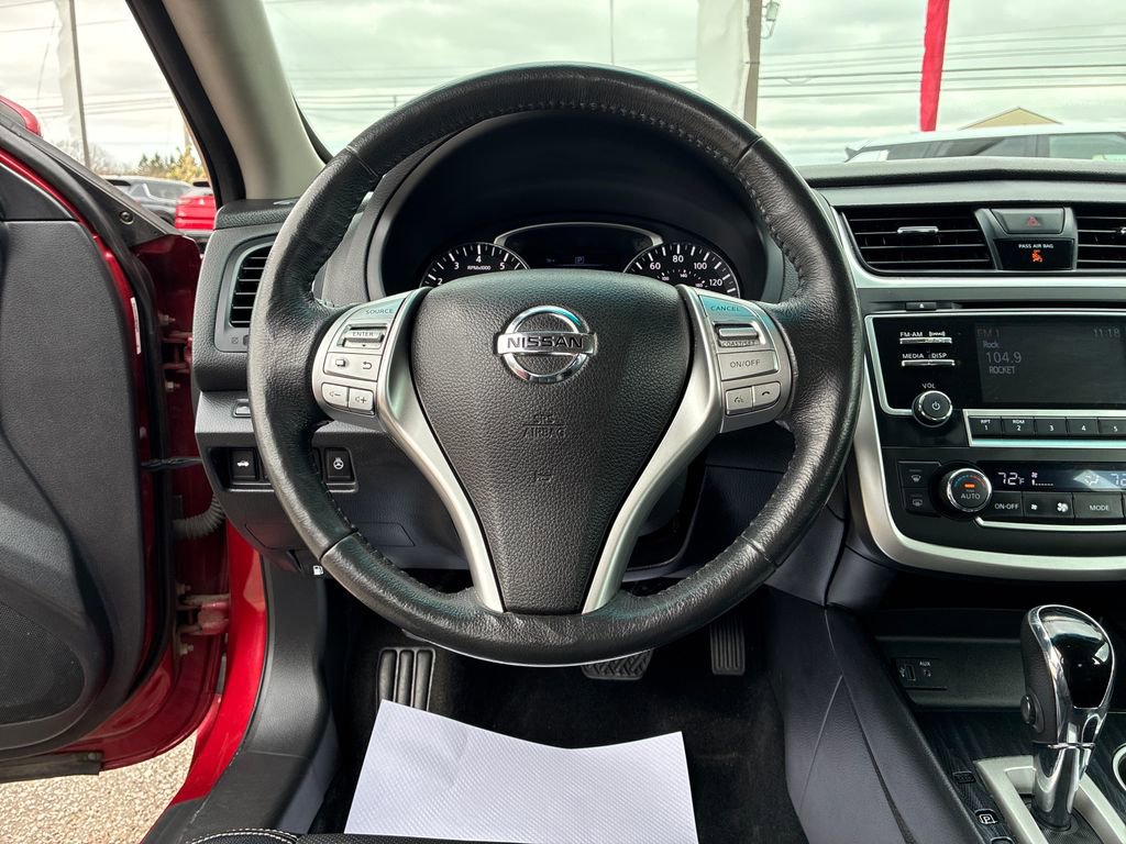Used 2017 Nissan Altima 2.5 SL w/ Moonroof Package FWD image 18
