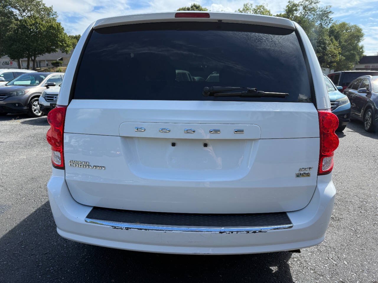 Used 2015 Dodge Grand Caravan SXT w/ Security Group FWD image 6