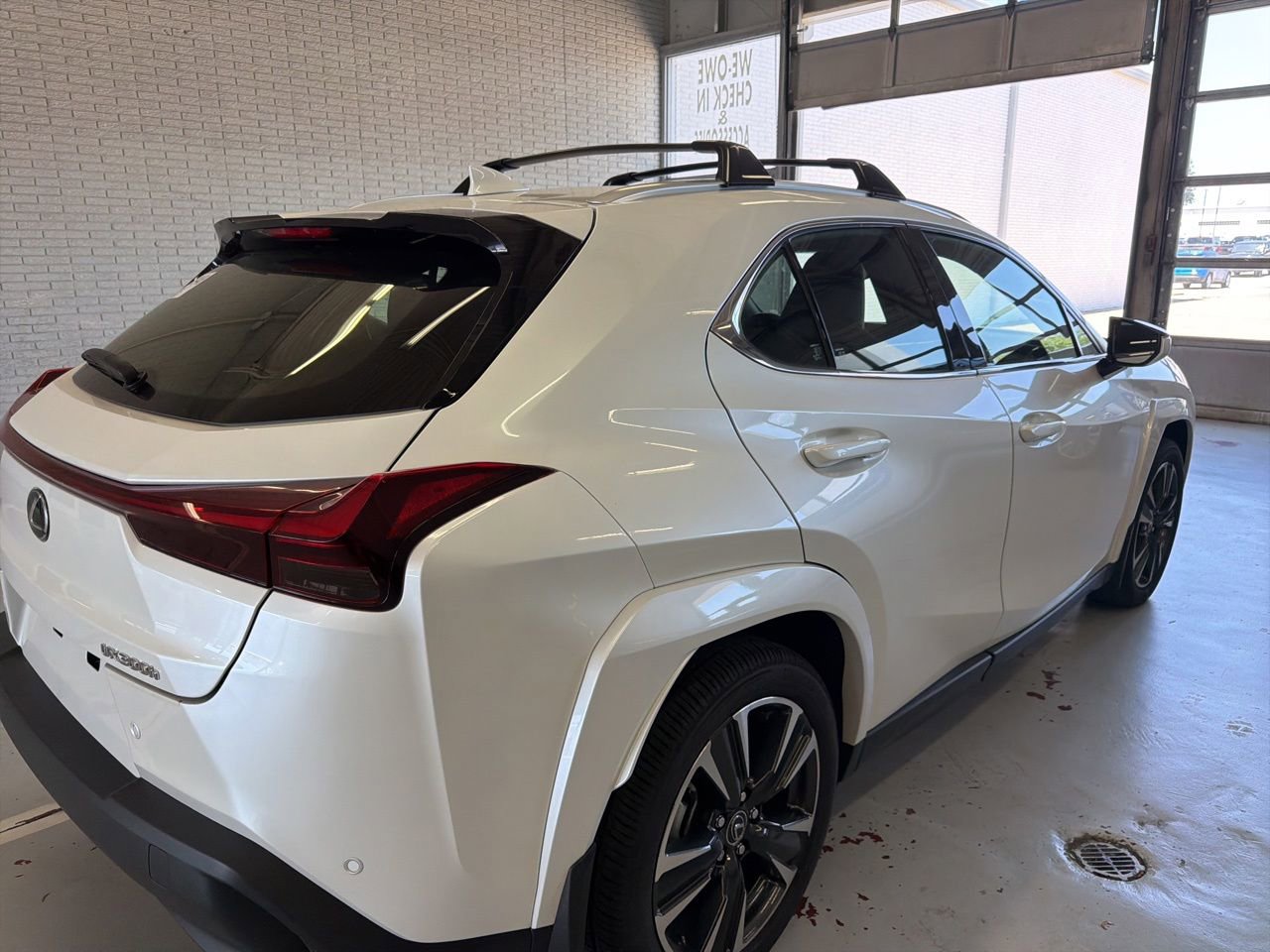 Used 2025 Lexus UX 300h FWD w/ Accessory Package (Z1) image 5