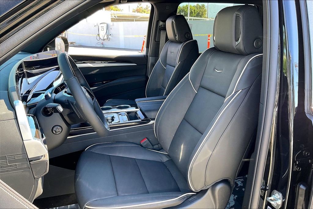 New 2026 Cadillac Escalade ESV Luxury image 12