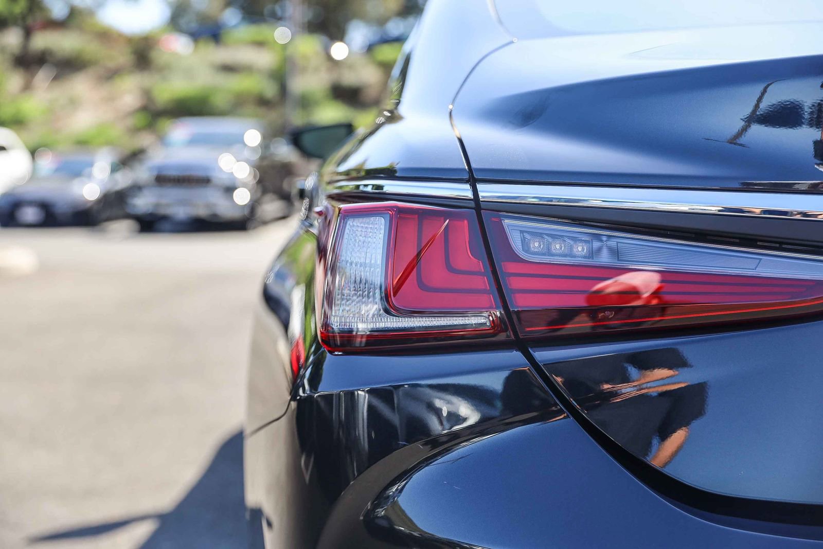 Used 2025 Lexus ES 350 w/ Premium Package FWD image 7