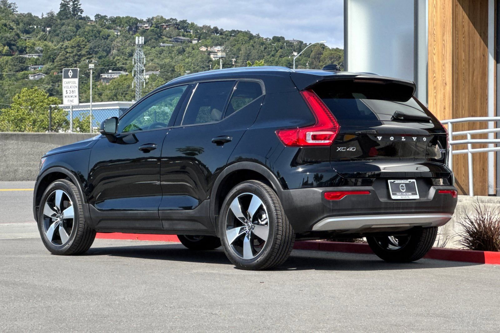 Used 2021 Volvo XC40 T5 Momentum w/ Premium Package AWD/4WD image 6