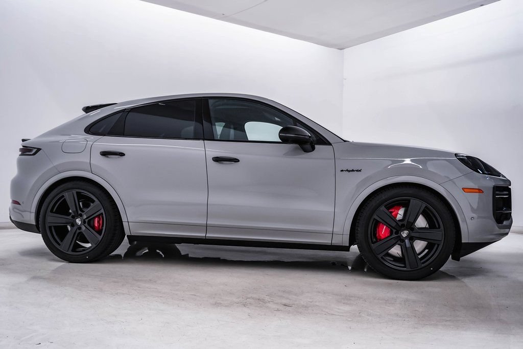 New 2025 Porsche Cayenne Turbo AWD/4WD image 9
