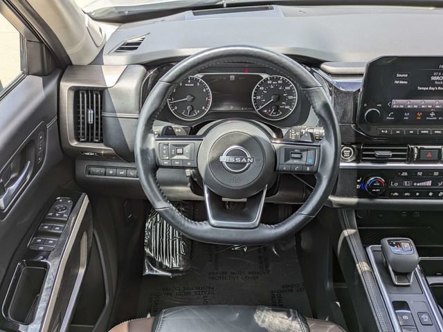 Used 2023 Nissan Pathfinder Platinum w/ Black Appearance Package AWD/4WD image 18