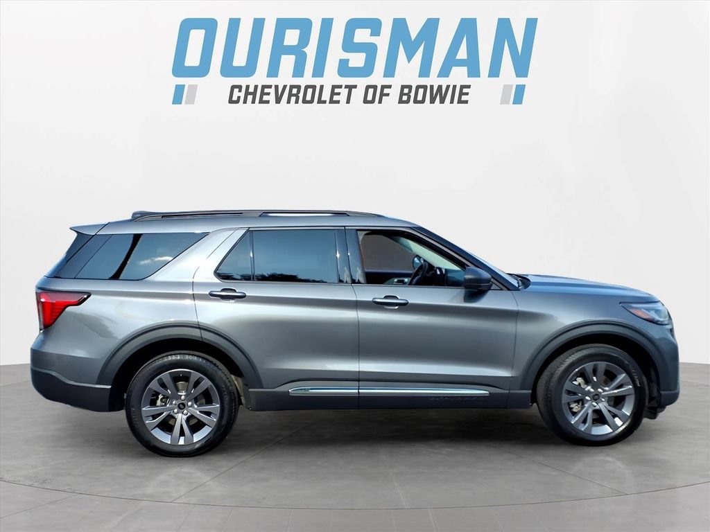 Used 2025 Ford Explorer Active w/ Active Comfort Package AWD/4WD image 2