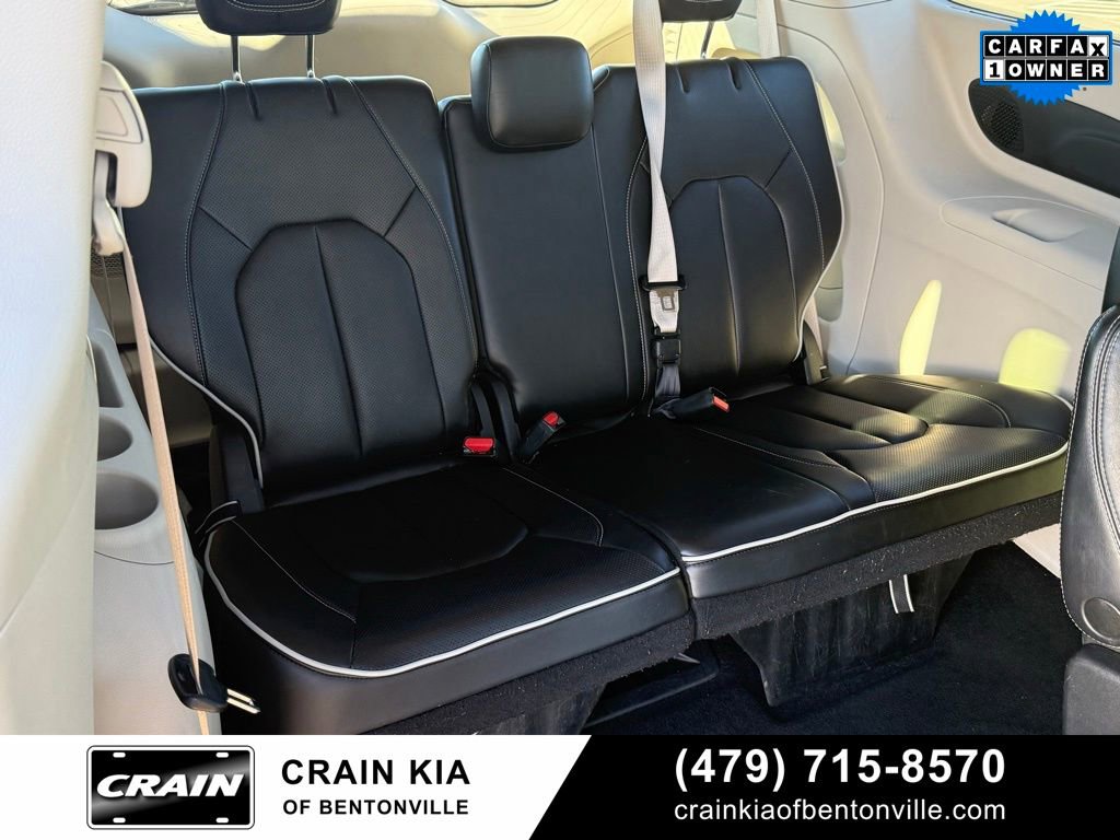 Used 2023 Chrysler Pacifica Limited image 32