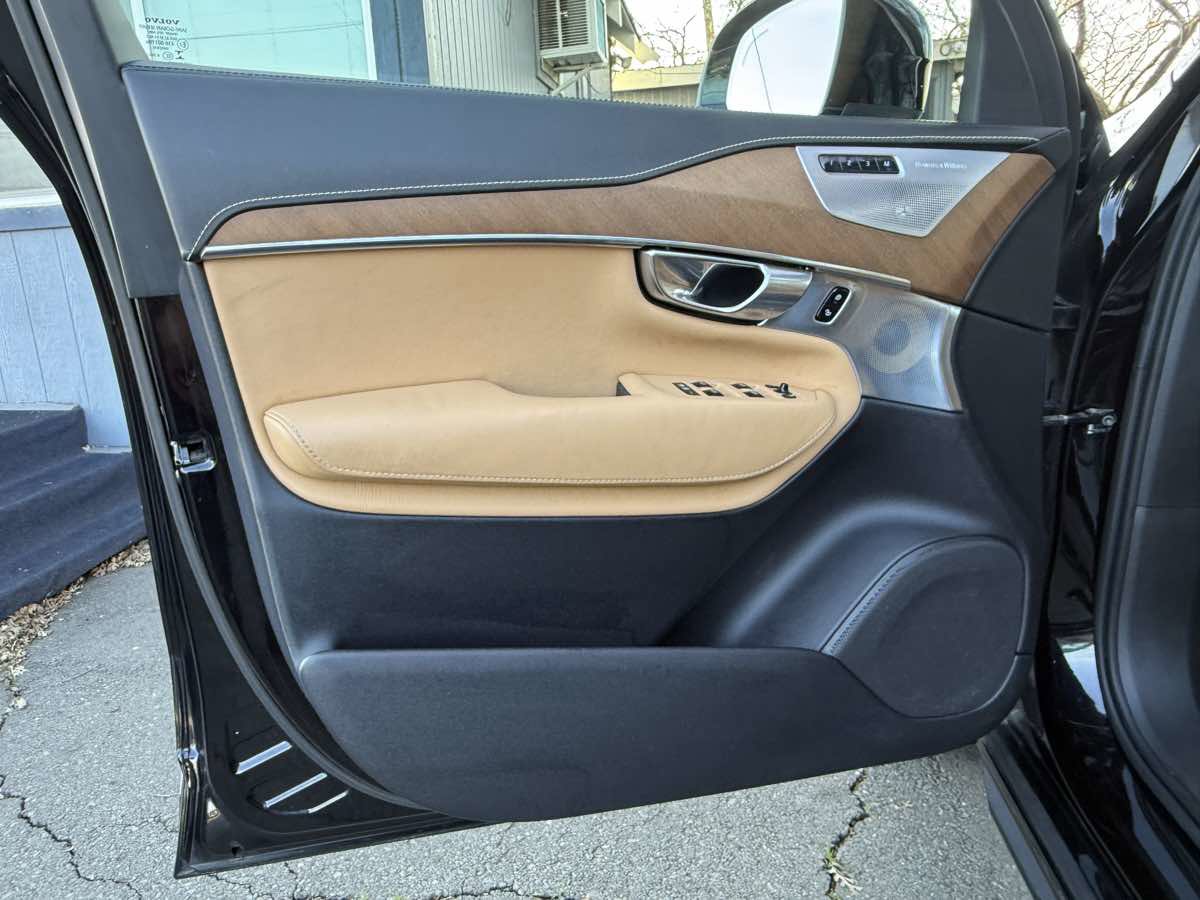 Used 2017 Volvo XC90 T6 Inscription w/ Vision Package image 29