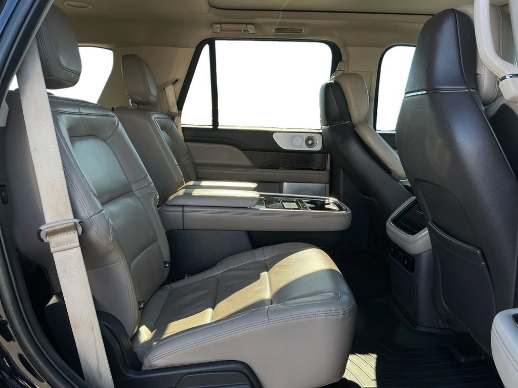 Used 2022 Lincoln Navigator Reserve image 23