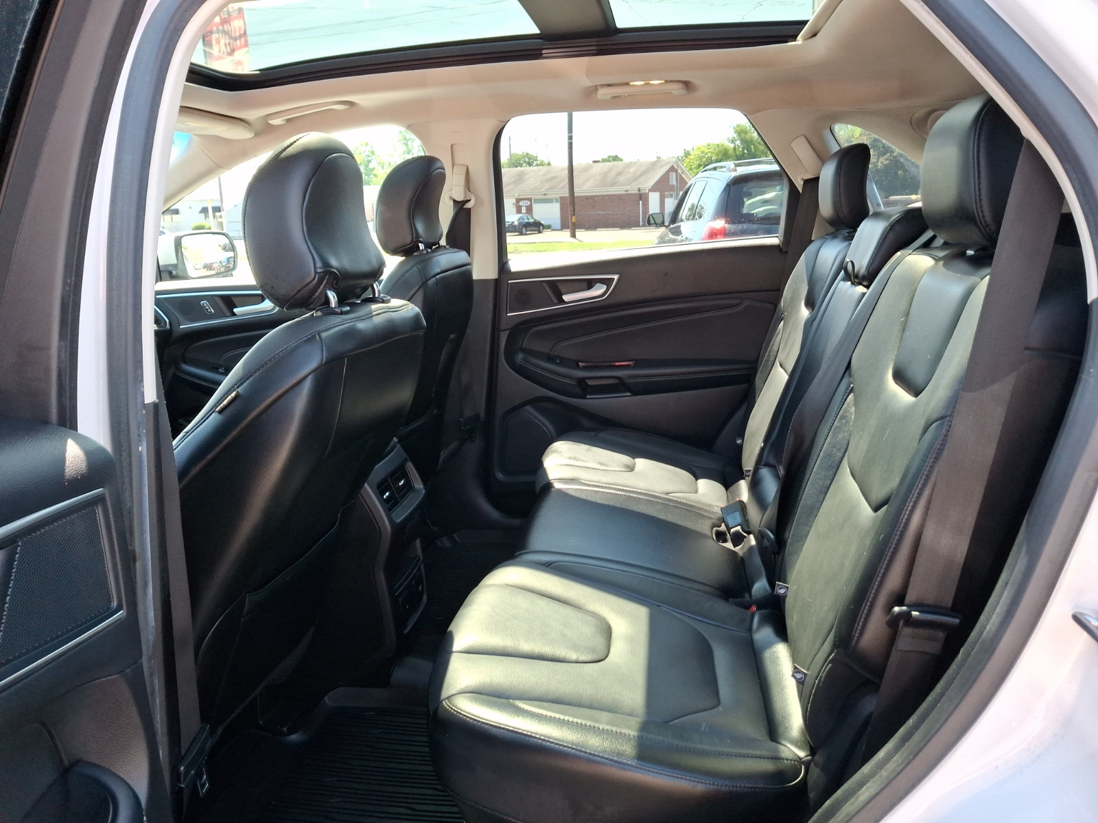 Used 2018 Ford Edge Titanium w/ Equipment Group 301A AWD/4WD image 10