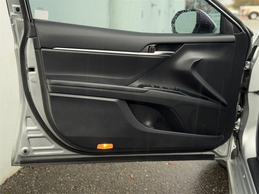 Certified 2018 Toyota Camry SE image 10