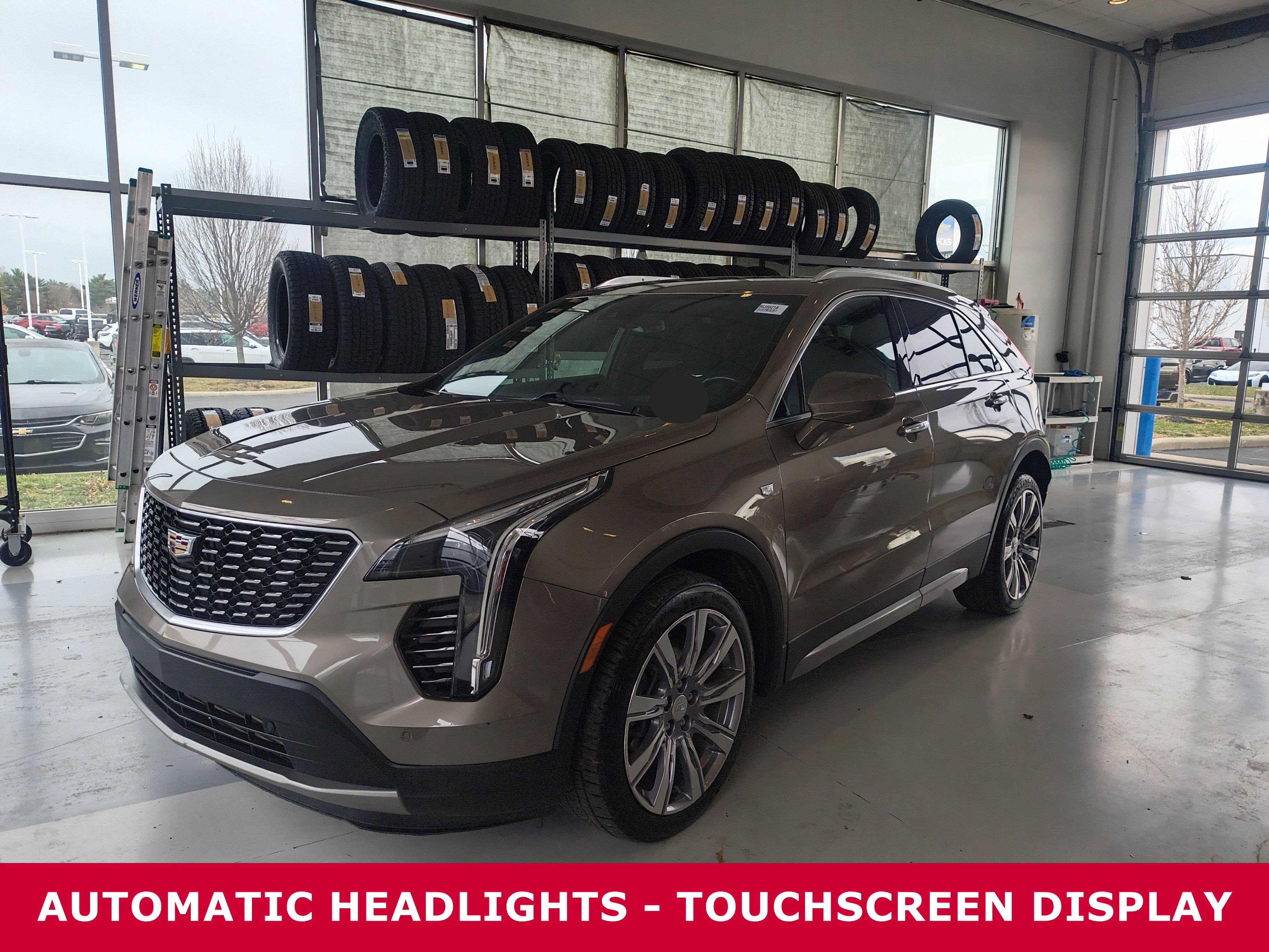 Used 2020 Cadillac XT4 Premium Luxury w/ Technology Package image 2