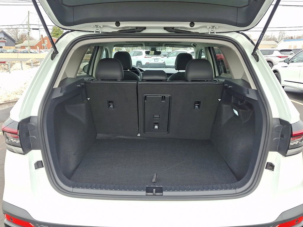 Certified 2025 Volkswagen Taos SE AWD/4WD image 30