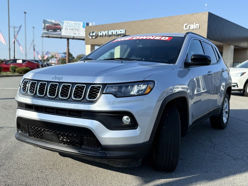 Used 2024 Jeep Compass Latitude image 3