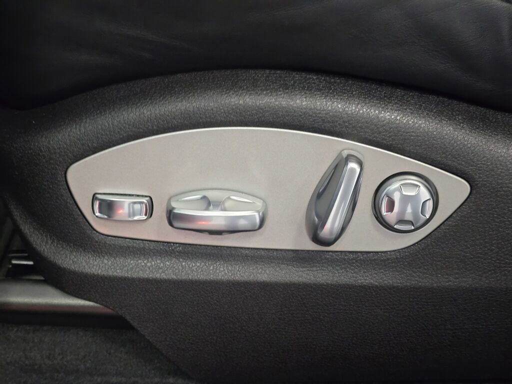Certified 2024 Porsche Macan image 37