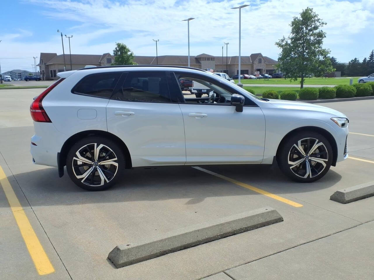 Used 2023 Volvo XC60 B6 Ultimate w/ Climate Package AWD/4WD image 6