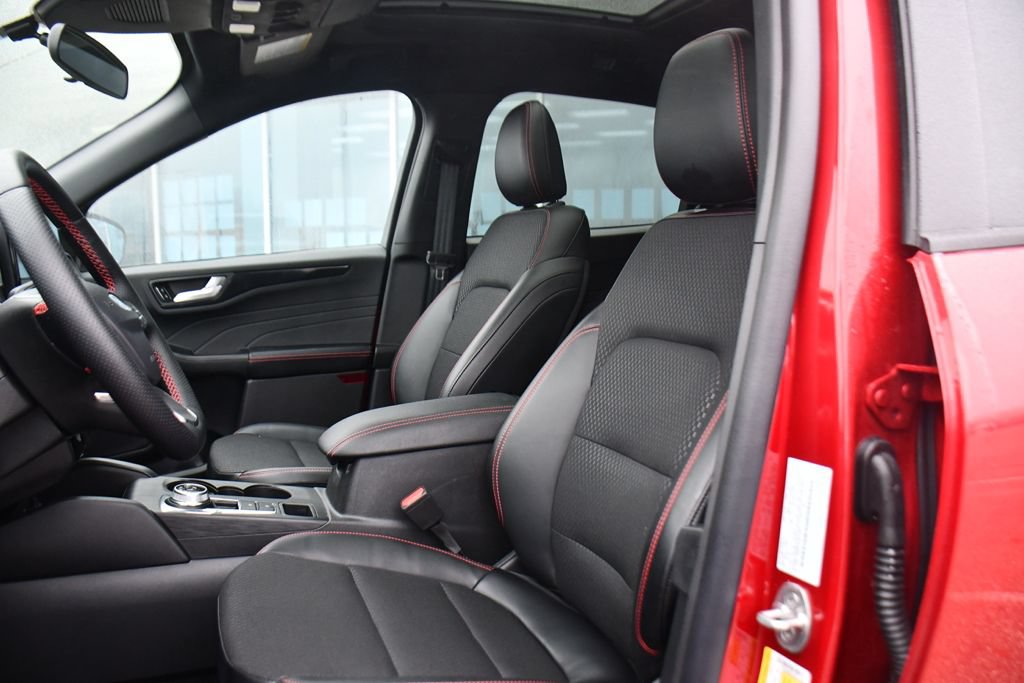 Used 2025 Ford Escape ST-Line w/ Tech Pack #1 AWD/4WD image 13