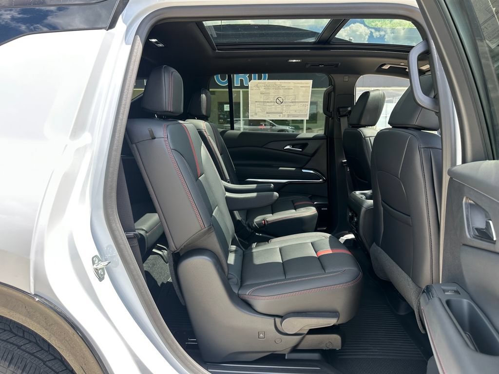 New 2026 Chevrolet Traverse RS w/ LPO, Floor Liner Package AWD/4WD image 35