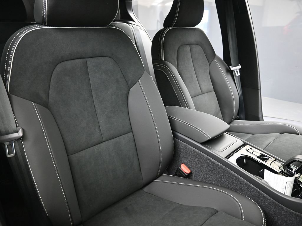 New 2026 Volvo XC40 B5 Ultra w/ Climate Package AWD/4WD image 13