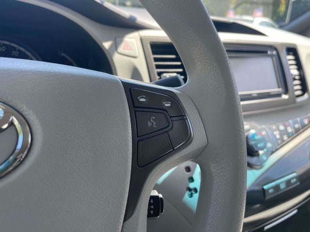 Used 2014 Toyota Sienna LE FWD image 26