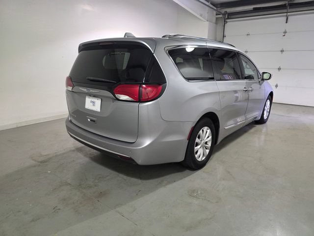 Used 2018 Chrysler Pacifica Touring-L FWD image 7