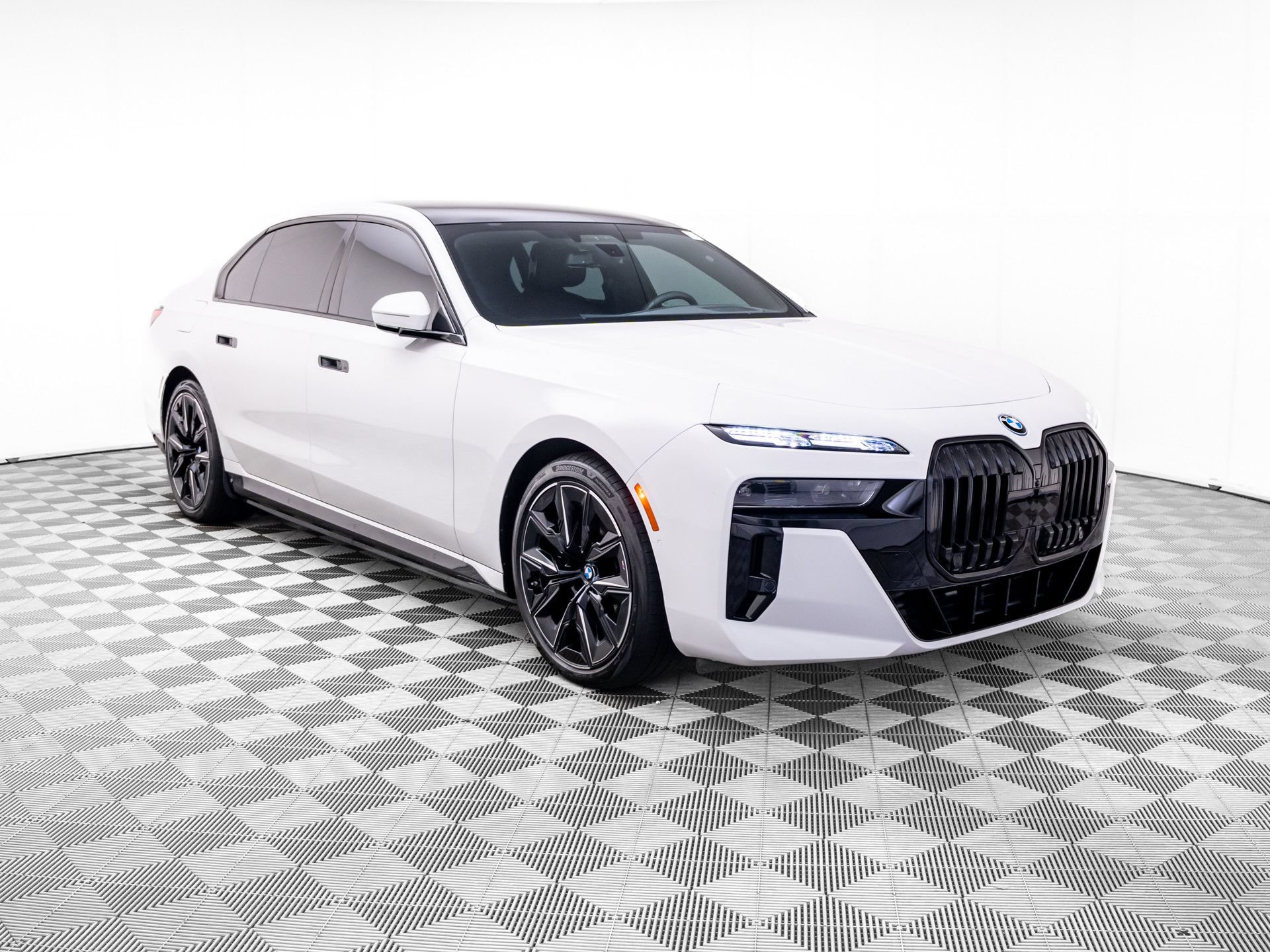 Certified 2023 BMW i7 xDrive60 AWD/4WD image 8