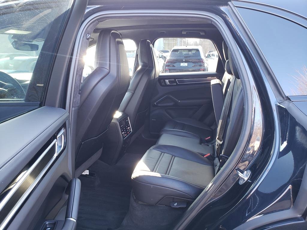 Used 2022 Porsche Cayenne GTS w/ Sport Chrono Package (8LH) image 11