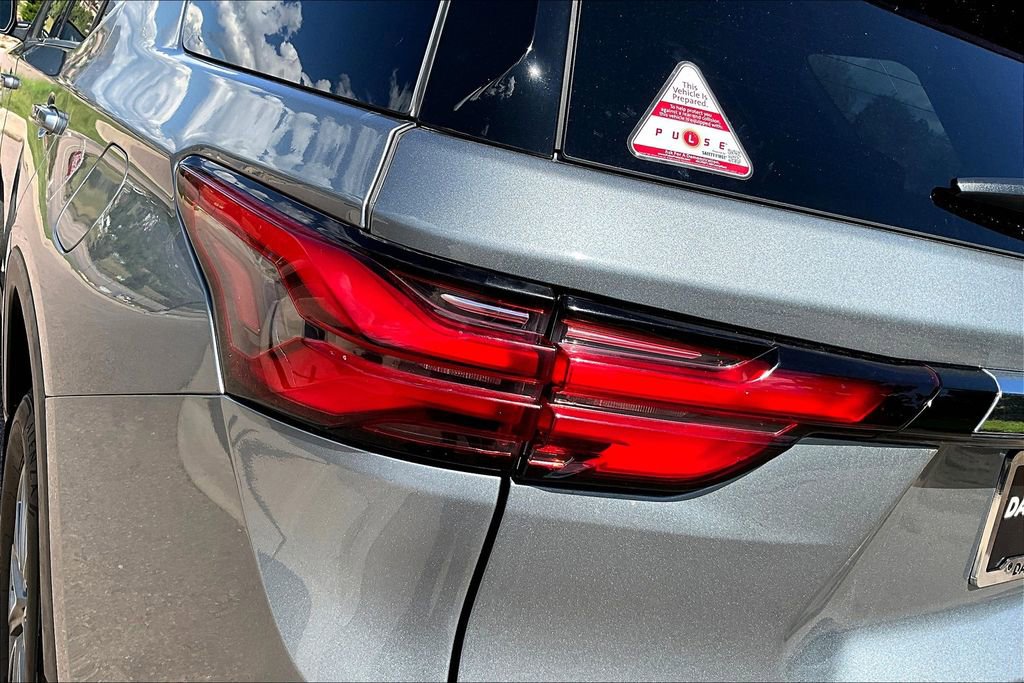 Used 2023 Chevrolet Traverse LT image 33