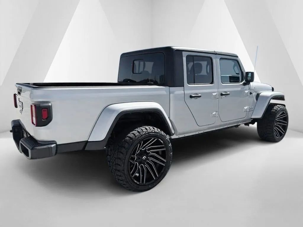 Used 2023 Jeep Gladiator Overland image 7