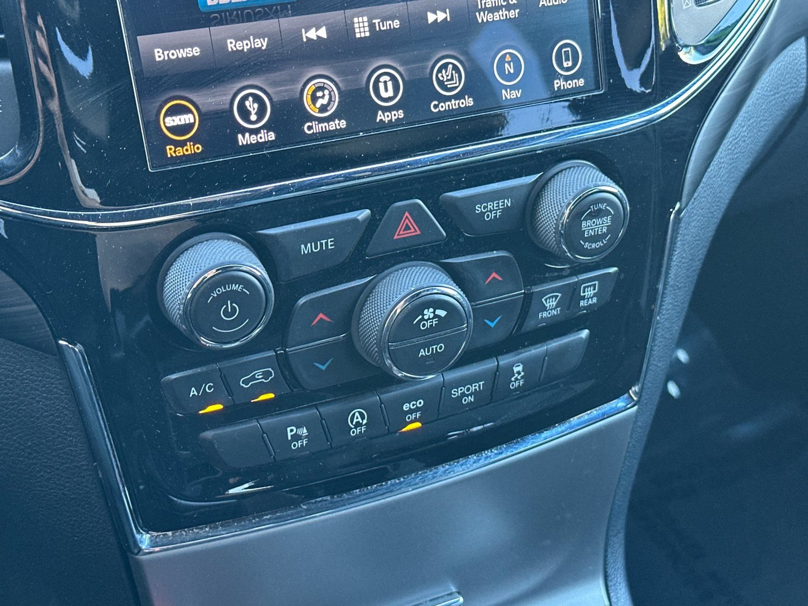 Used 2019 Jeep Grand Cherokee Altitude AWD/4WD image 20