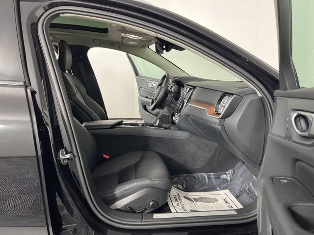 Used 2025 Volvo V60 B5 Cross Country Plus AWD/4WD image 39