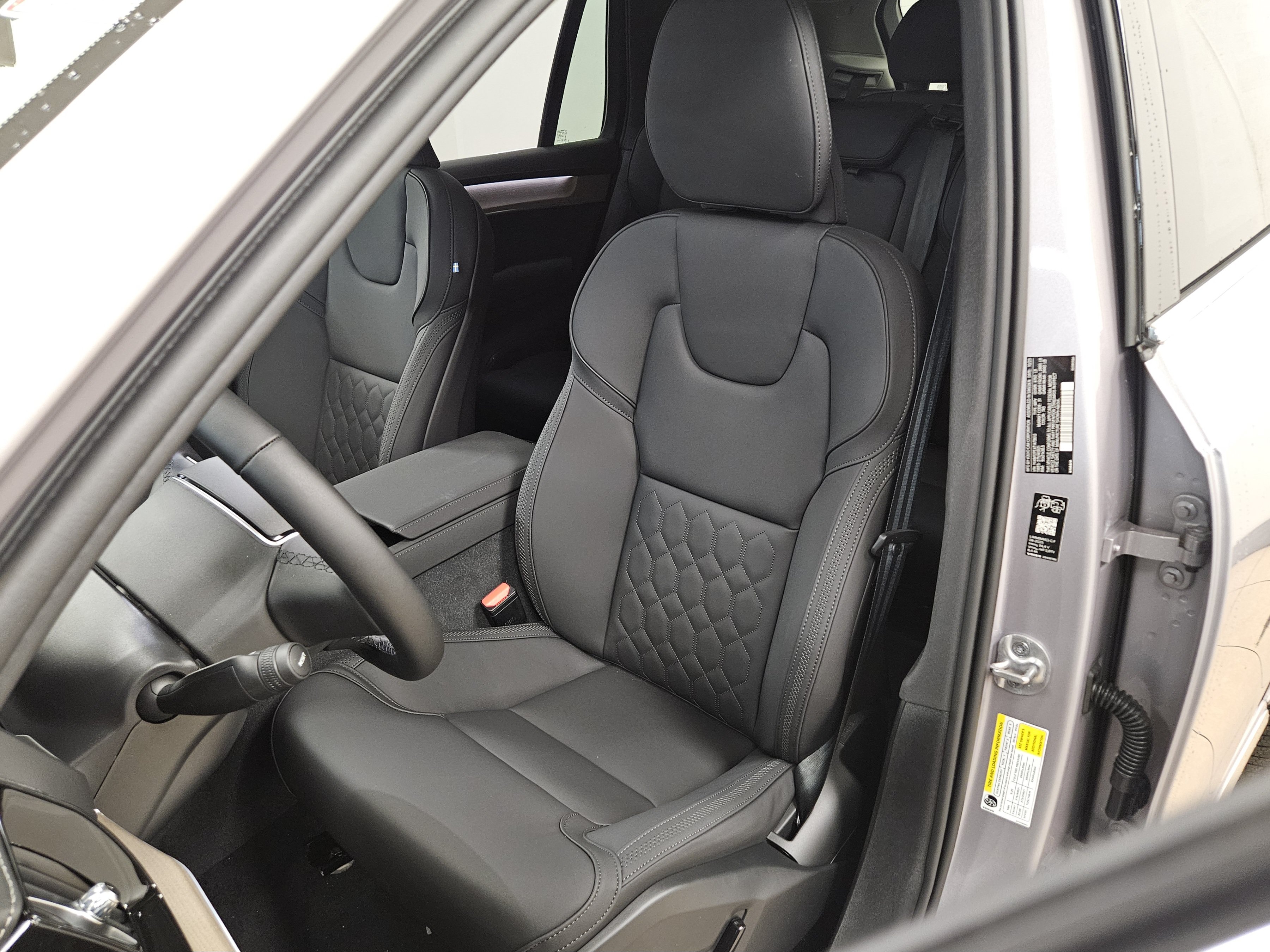 New 2026 Volvo XC90 B5 Plus w/ Protection Package AWD/4WD image 40