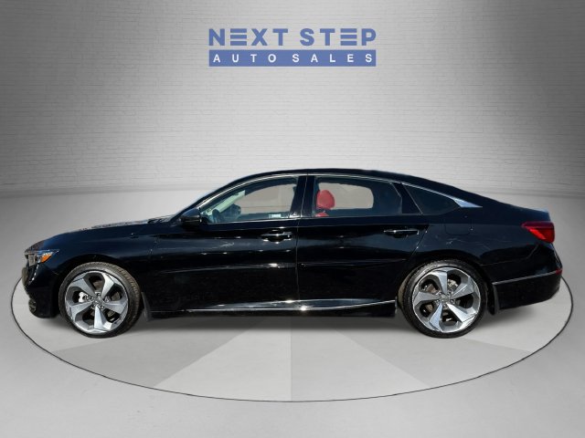 Used 2018 Honda Accord Touring image 4