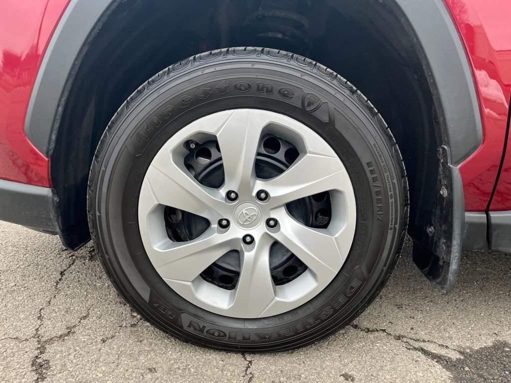 Used 2022 Toyota RAV4 LE image 14