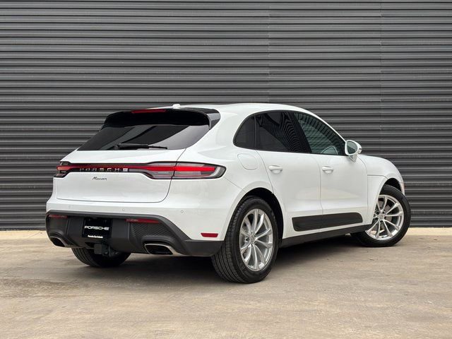 Used 2025 Porsche Macan AWD/4WD image 7