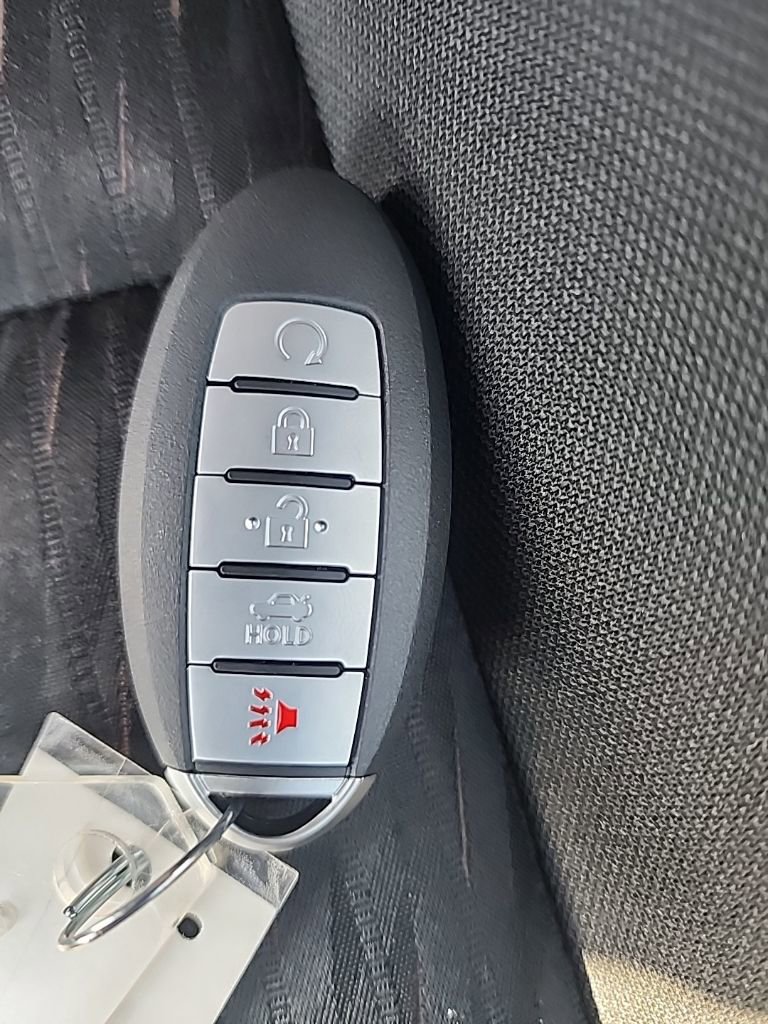 Used 2018 Nissan Rogue SV w/ Premium Package image 32