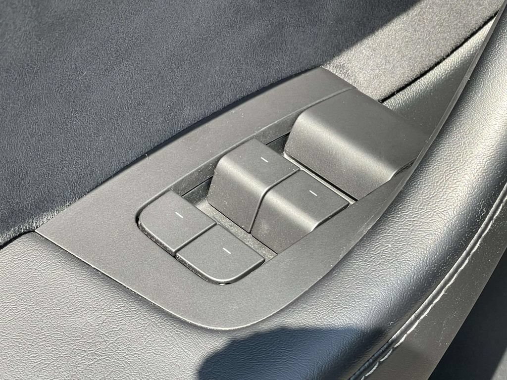 Used 2021 Tesla Model Y Performance AWD/4WD image 18